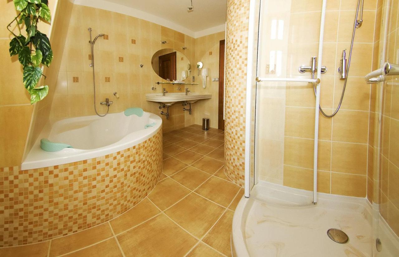 Hotel Ruze Karlovy Vary Luaran gambar